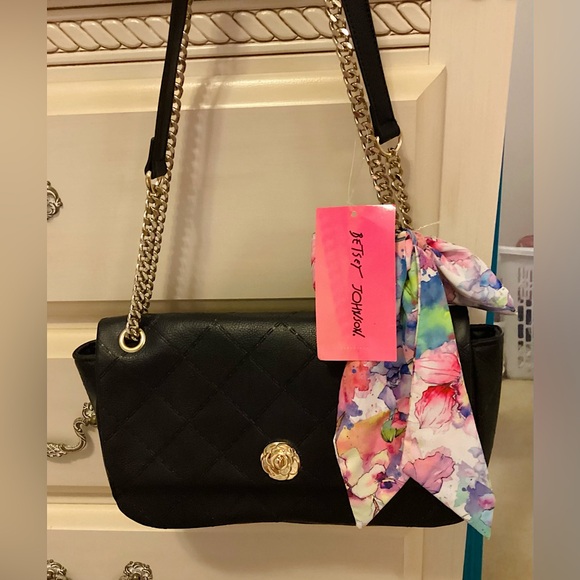 Betsey Johnson Handbags - 🆕🔥Betsey Johnson Black Quilted Shoulder Bag with Floral Scarf/Crossbody